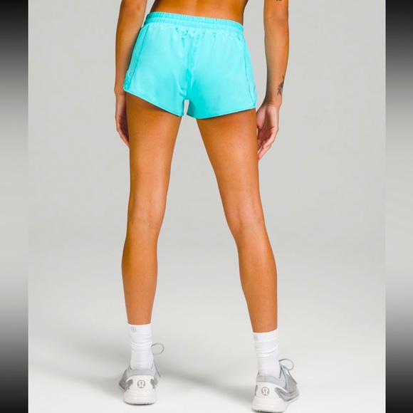 NWT Lululemon Hotty Hot Low-Rise Short 2.5” - Picture 5 of 6